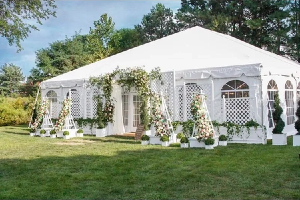 Qual tamanho de barraca você precisa para 100 convidados?