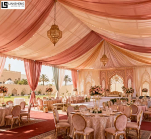 Tenda personalizada para cerimônia de casamento