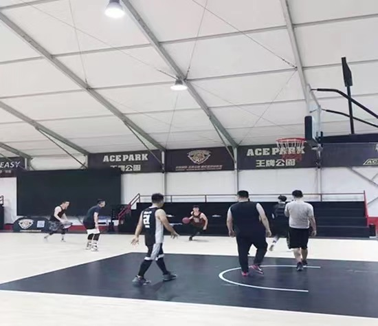 Barraca de armazém temporário isolada, grande oficina extra, salão de armazenamento esportivo, estrutura de alumínio pré-fabricada de metal, tenda industrial