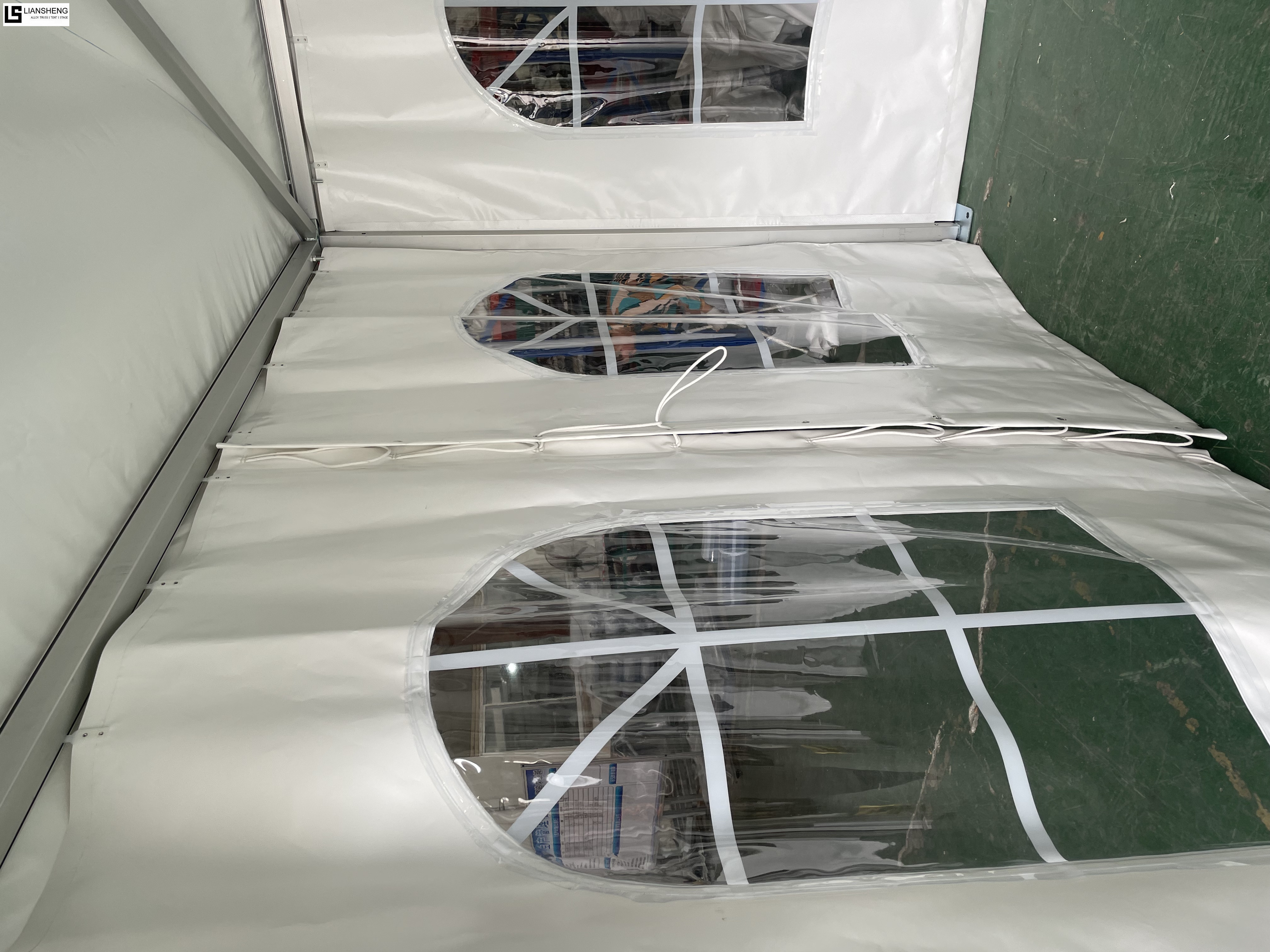 Tenda Pagode com Estrutura de Ferro Quadrada Acessível – Abrigo para Eventos Forte e Econômico