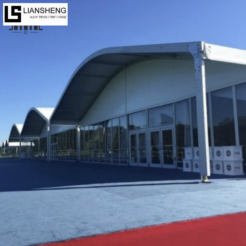 Tenda com telhado curvo – Tenda para eventos com estrutura de alumínio